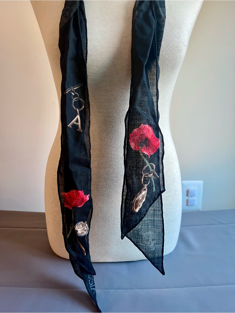 NWT Alexander McQueen Rib Poppy Charm Skull Ribbon Scarf Wool